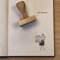 Tampon Ex-libris femme portant des livres