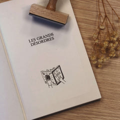 Tampon Ex-libris mains tenant livre